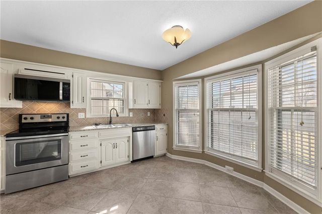 1212 E Frontier Lane, Olathe, KS 66062