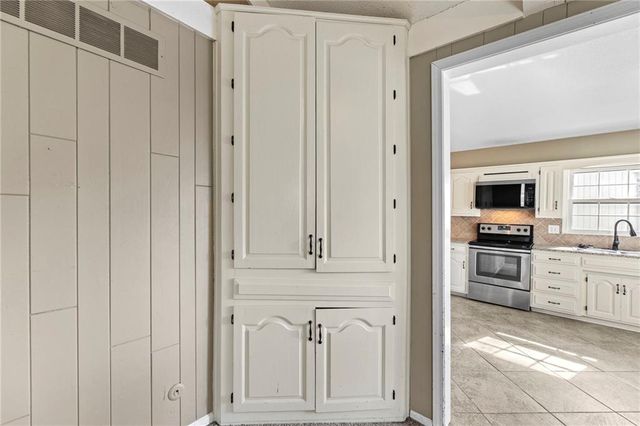 1212 E Frontier Lane, Olathe, KS 66062