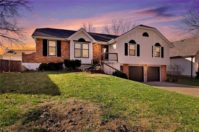 1212 E Frontier Lane, Olathe, KS 66062