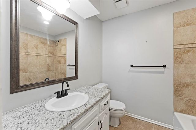 1212 E Frontier Lane, Olathe, KS 66062