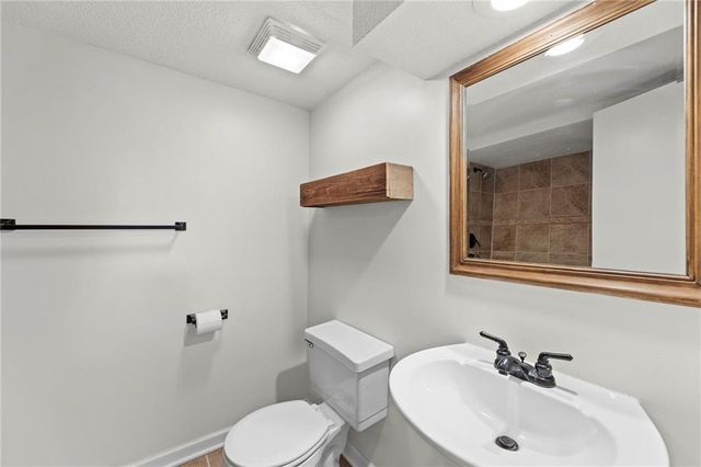 1212 E Frontier Lane, Olathe, KS 66062