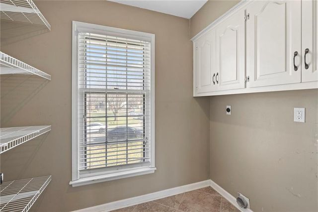 1212 E Frontier Lane, Olathe, KS 66062