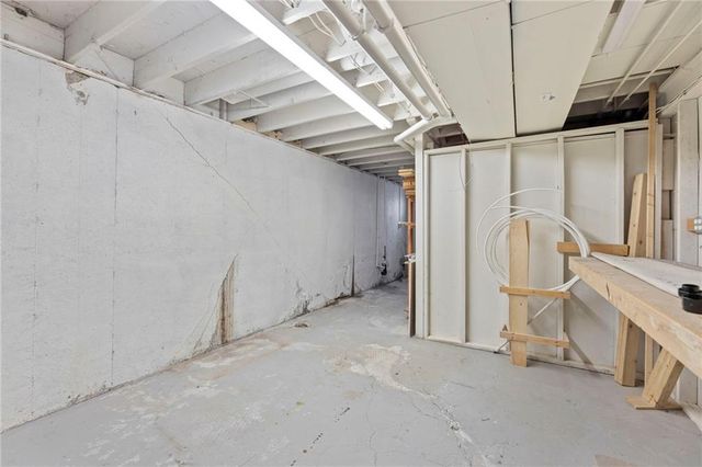 1212 E Frontier Lane, Olathe, KS 66062