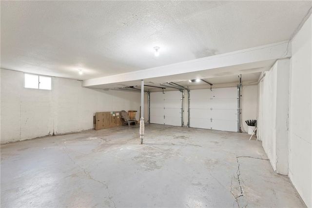 1212 E Frontier Lane, Olathe, KS 66062