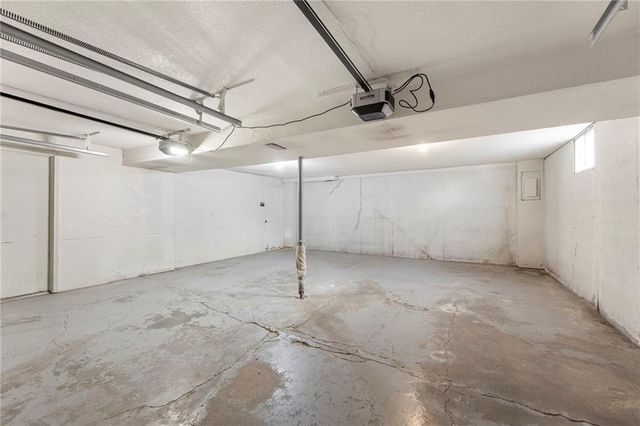 1212 E Frontier Lane, Olathe, KS 66062