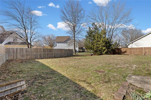 1212 E Frontier Lane, Olathe, KS 66062