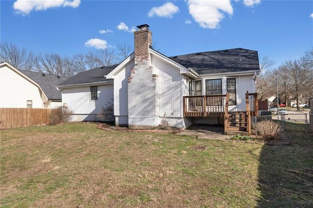 1212 E Frontier Lane, Olathe, KS 66062