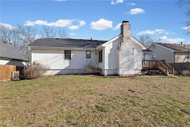 1212 E Frontier Lane, Olathe, KS 66062