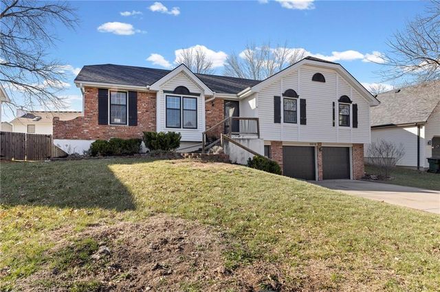 1212 E Frontier Lane, Olathe, KS 66062