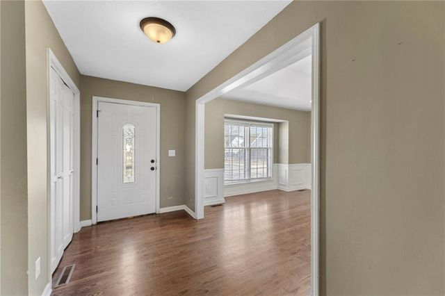 1212 E Frontier Lane, Olathe, KS 66062