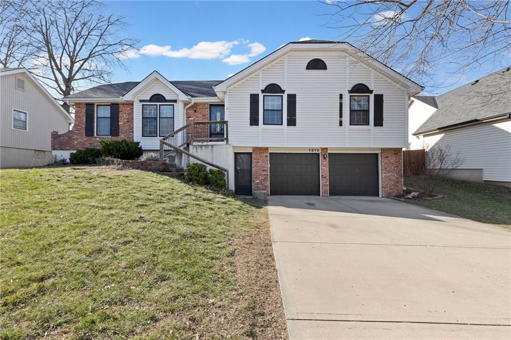 1212 E Frontier Lane, Olathe, KS 66062