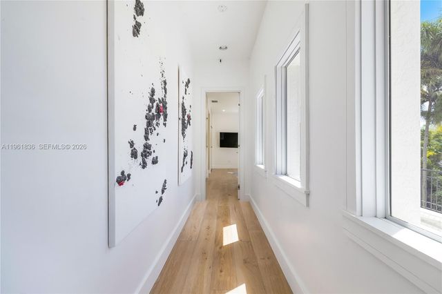 279 Galeon Ct, Coral Gables, FL 33143