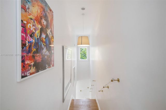 279 Galeon Ct, Coral Gables, FL 33143