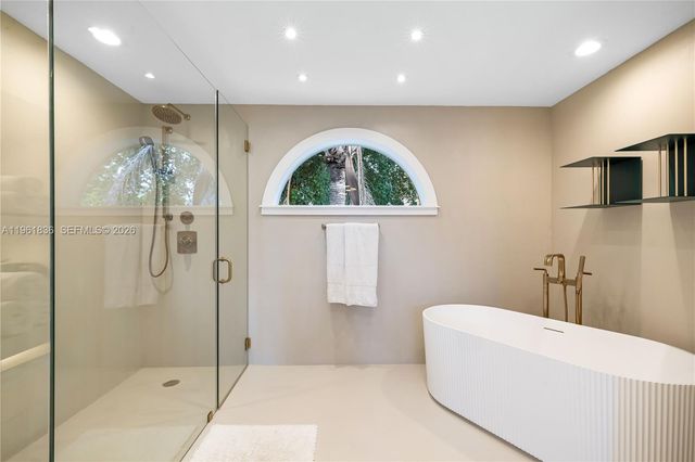 279 Galeon Ct, Coral Gables, FL 33143