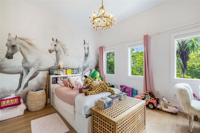 279 Galeon Ct, Coral Gables, FL 33143