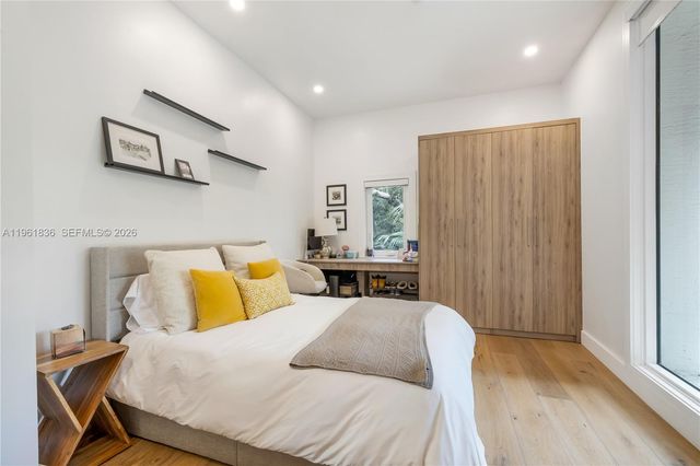 279 Galeon Ct, Coral Gables, FL 33143