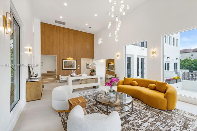 279 Galeon Ct, Coral Gables, FL 33143