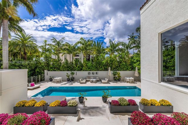 279 Galeon Ct, Coral Gables, FL 33143