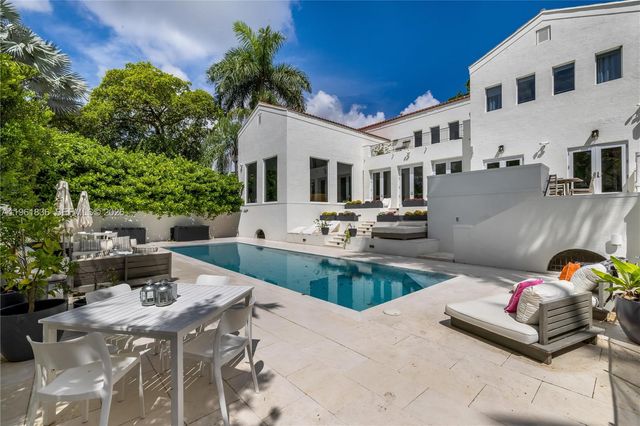 279 Galeon Ct, Coral Gables, FL 33143
