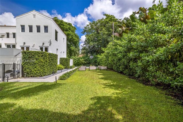 279 Galeon Ct, Coral Gables, FL 33143