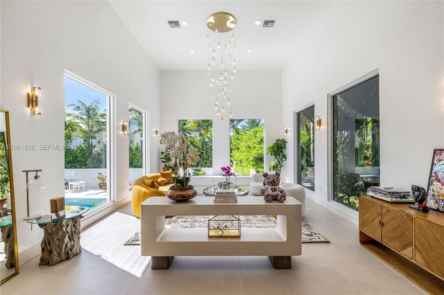 279 Galeon Ct, Coral Gables, FL 33143