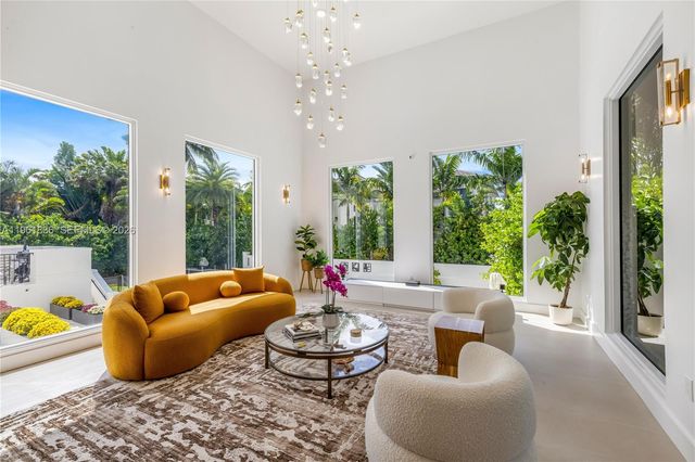 279 Galeon Ct, Coral Gables, FL 33143