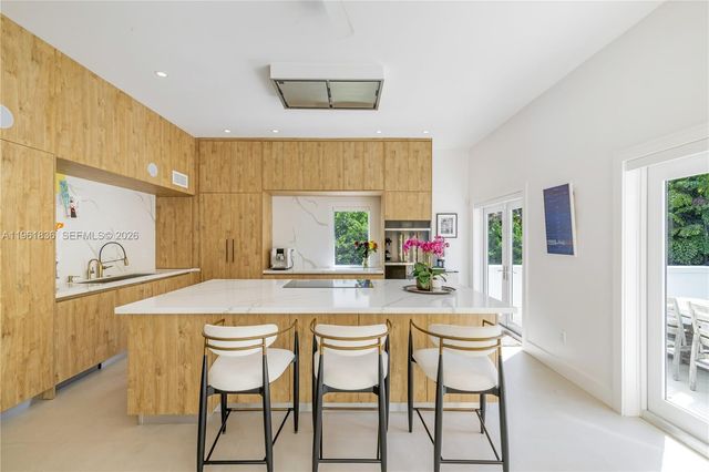 279 Galeon Ct, Coral Gables, FL 33143