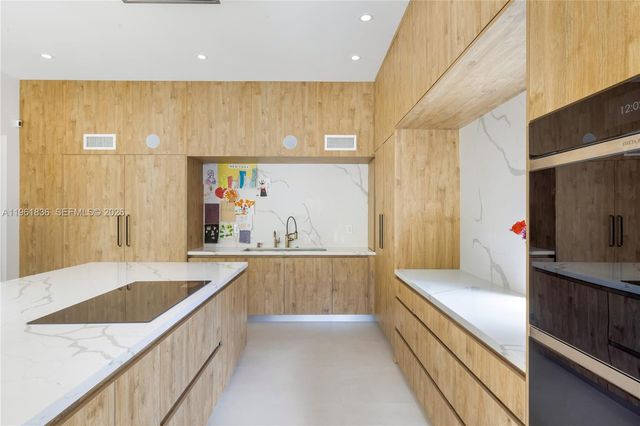 279 Galeon Ct, Coral Gables, FL 33143