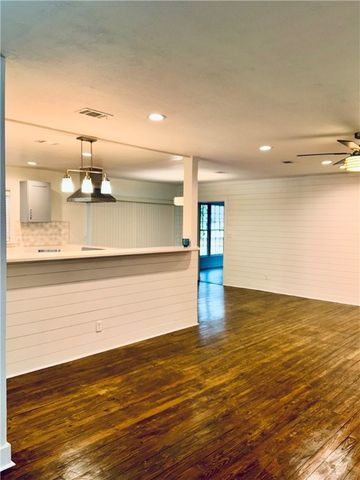 627 Newcastle Street, Brunswick, GA 31520