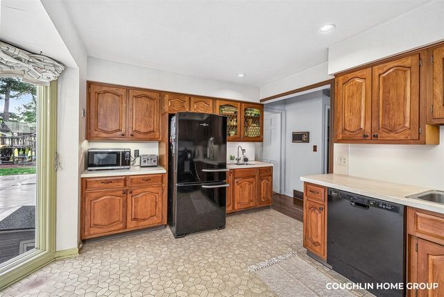 1330 Ridgewood Drive, Hastings, MI 49058