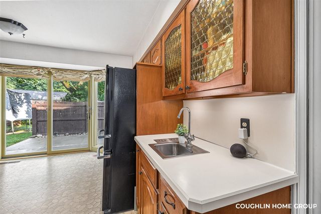 1330 Ridgewood Drive, Hastings, MI 49058