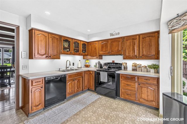 1330 Ridgewood Drive, Hastings, MI 49058