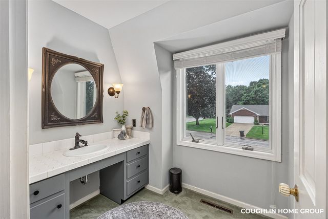 1330 Ridgewood Drive, Hastings, MI 49058