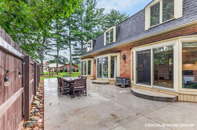 1330 Ridgewood Drive, Hastings, MI 49058