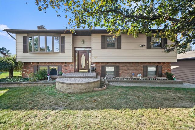 8 Badami Drive, Middletown, NY 10941