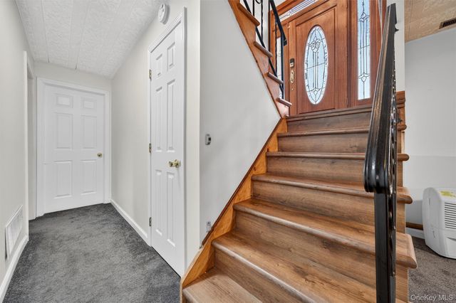 8 Badami Drive, Middletown, NY 10941