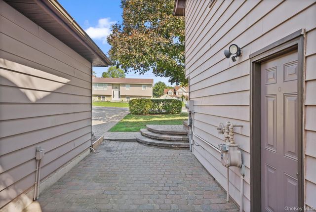 8 Badami Drive, Middletown, NY 10941