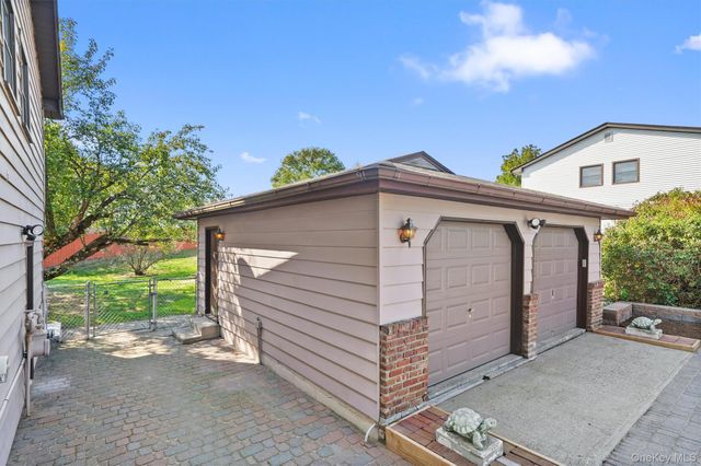 8 Badami Drive, Middletown, NY 10941