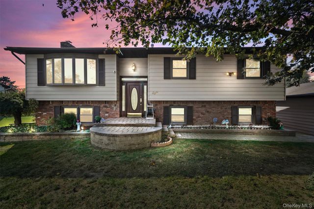 8 Badami Drive, Middletown, NY 10941