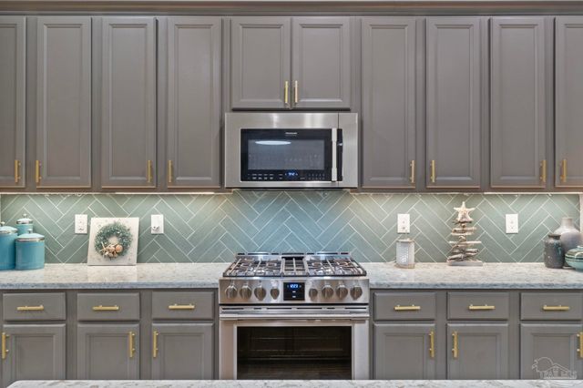 1397 Sabal Palm Dr, Gulf Breeze, FL 32563