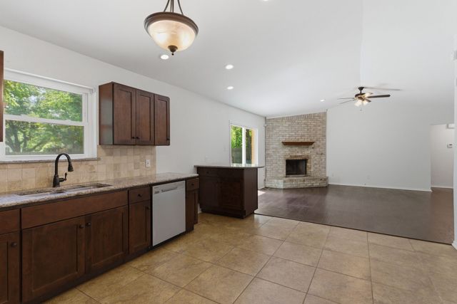 7008 Wayfarer Trail, Fort Worth, TX 76137