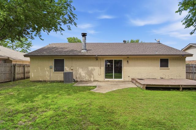 7008 Wayfarer Trail, Fort Worth, TX 76137