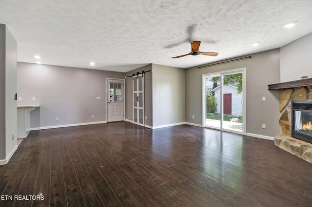 15 Rena Circle, Crossville, TN 38572