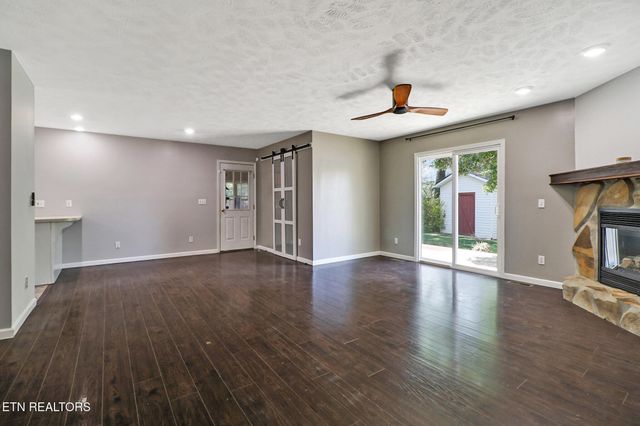 15 Rena Circle, Crossville, TN 38572