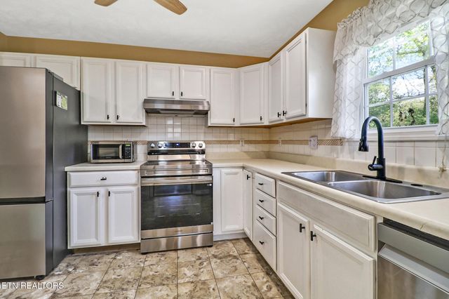 15 Rena Circle, Crossville, TN 38572