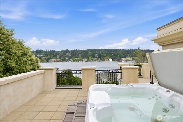 4616 95th Avenue NE, Yarrow Point, WA 98004