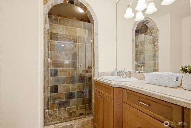 4616 95th Avenue NE, Yarrow Point, WA 98004