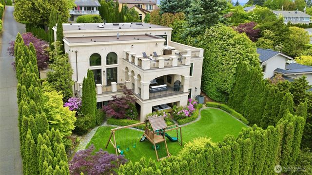 4616 95th Avenue NE, Yarrow Point, WA 98004
