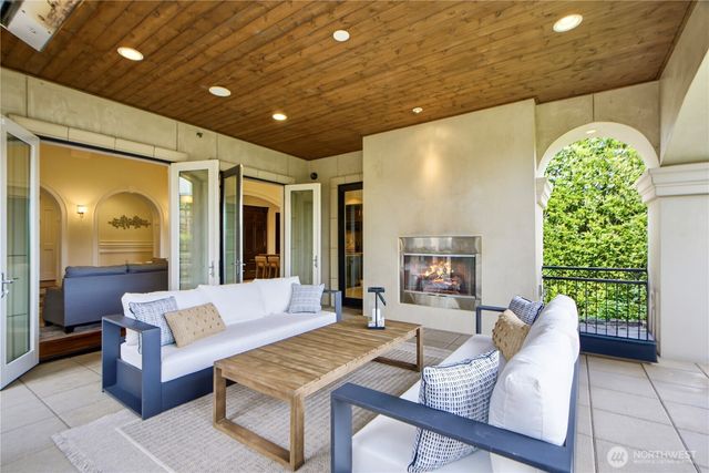 4616 95th Avenue NE, Yarrow Point, WA 98004