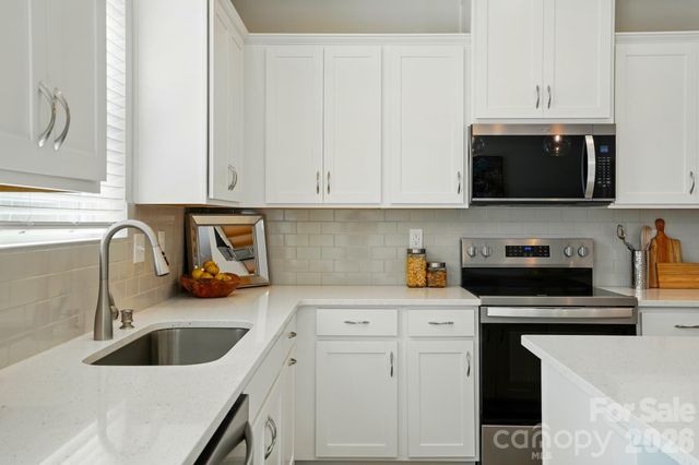 324 Laura Elizabeth Lane, Clover, SC 29710